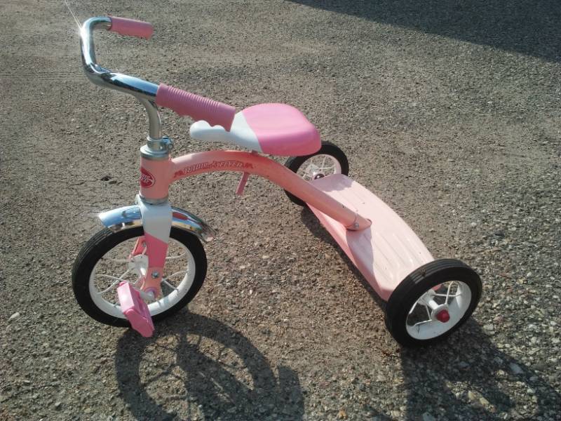 pink metal radio flyer tricycle