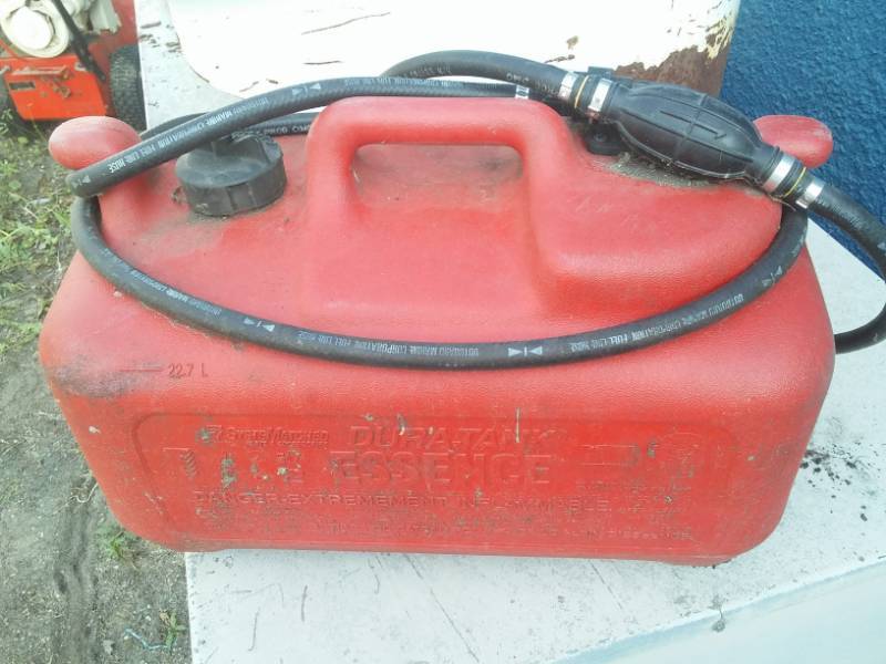 lot 24 image: OMC, Johnson Evinrude plastic gas can and hose