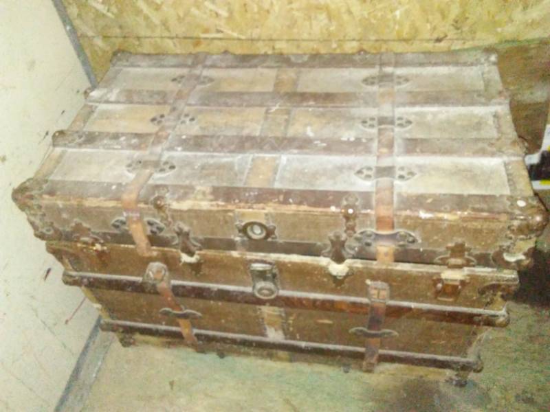 lot 53 image: Vintage Steamer Chest, Wm Lorenz Trunk Factory