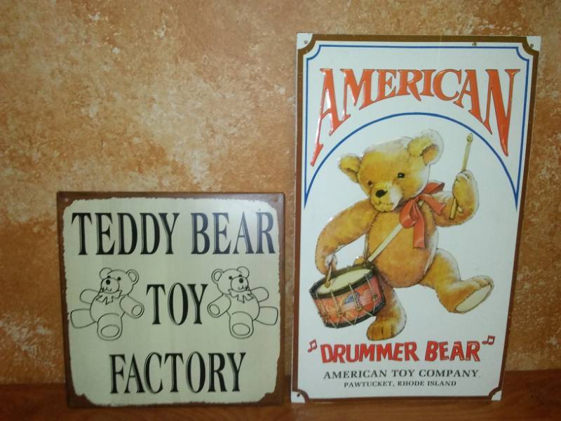 lot 66 image: 2 Teddy Bear Signs, metal, new.