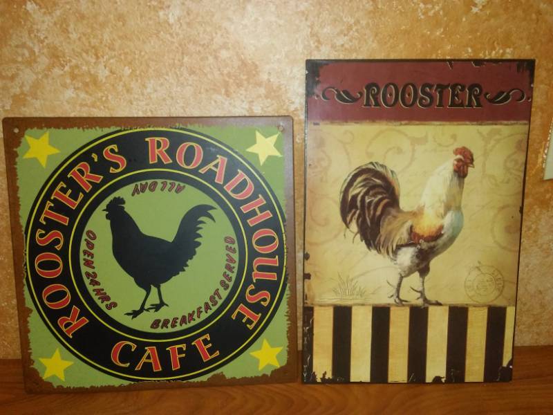 lot 68 image: Two rooster themed metal signs.