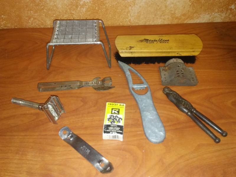 lot 88 image: 9 vintage, antique items. Gillette, Nalco State Line Brush and more