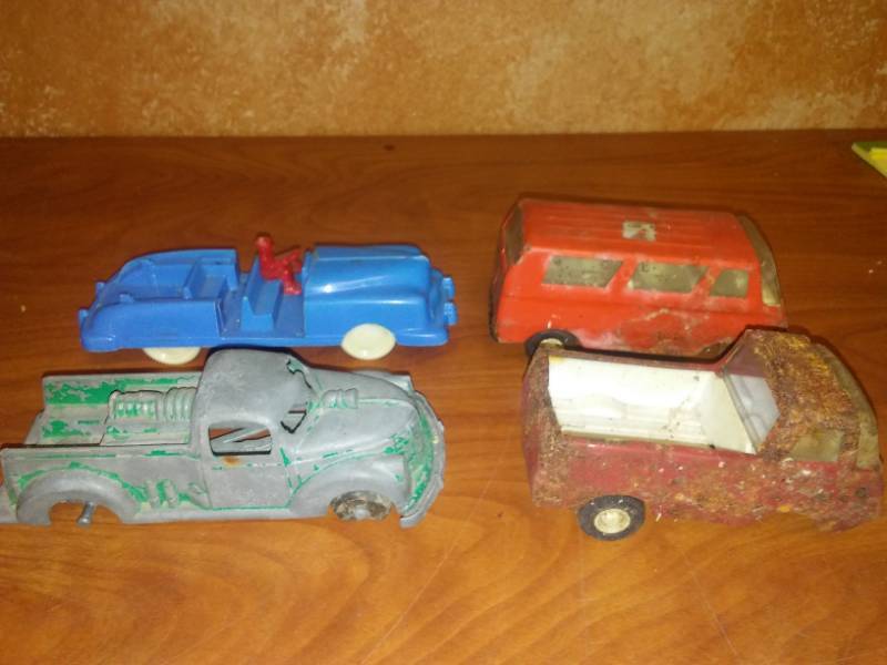 lot 97 image: 4 vintage toy cars Tonka, Renwal
