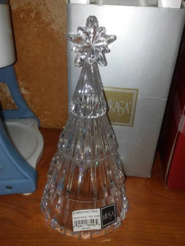lot 103 image: Mikasa, Pampered Chef, Things Remembered Starshine Tree