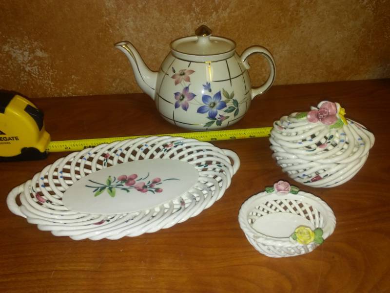 lot 107 image: Finland Gibson, Italian lattice pottery incredibly intricate
