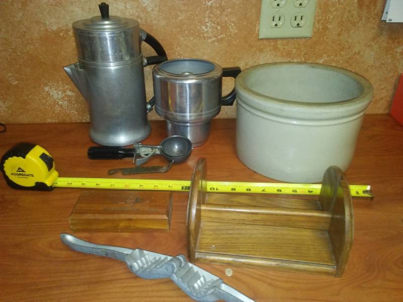 lot 109 image: Vintage crock 9 x 6, coffee maker and more