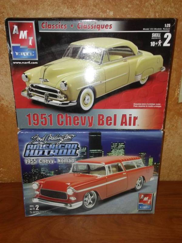 lot 114 image: 2 AMT Model Car Kits