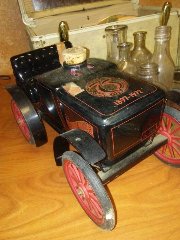 lot 129 image: Antique and Vintage Bottles, Crafts