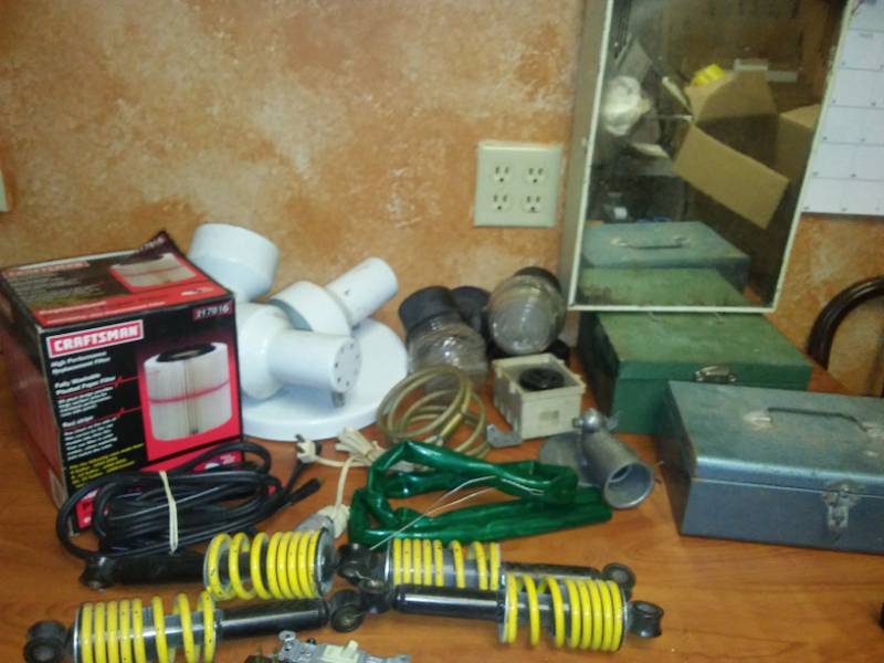lot 136 image: Man stuff, light fixtures, metal boxes, electrical, cable and chain, suspension