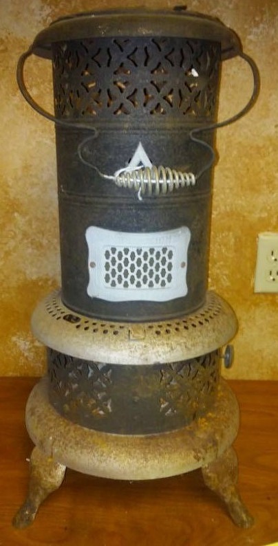 lot 140 image: Perfection smokeless oil heater, 24 x 12