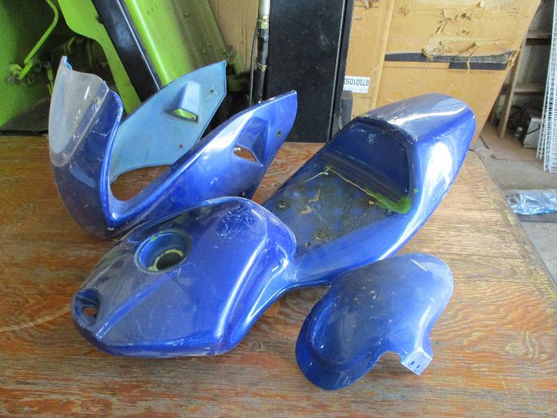 lot 16 image: Mini Rocket Plastic