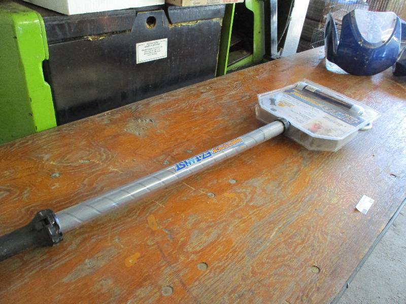 lot 17 image: New Paint Stick