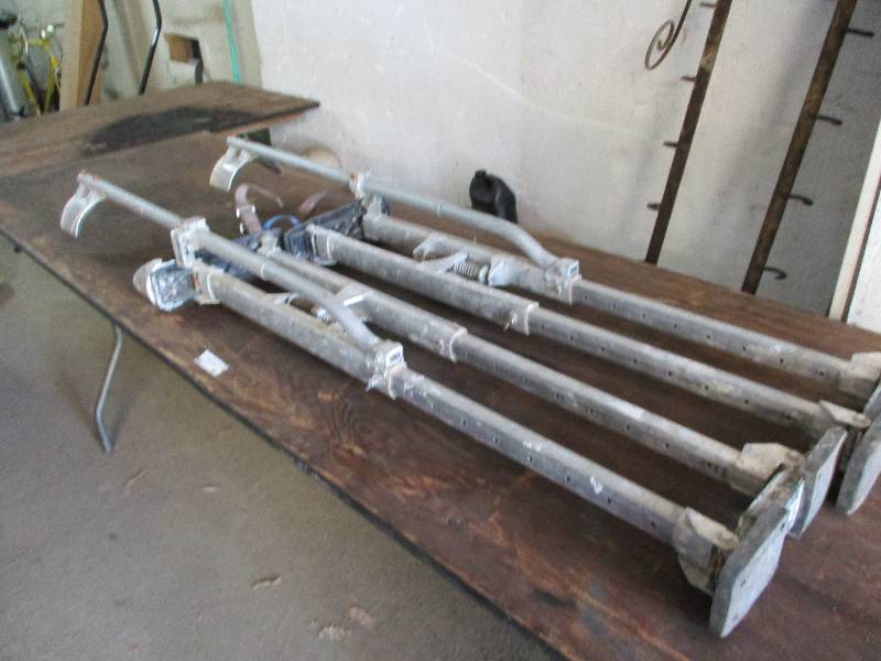 lot 18 image: Stilts