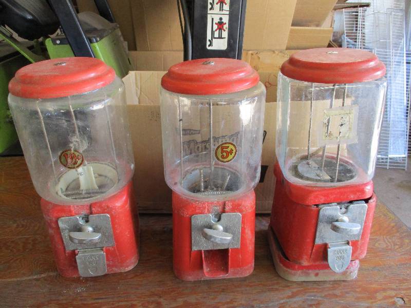 lot 27 image: Vintage Gumball or Peanut Dispensors