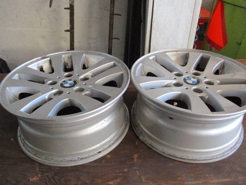 lot 30 image: BMW rims