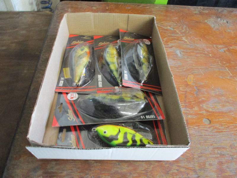 lot 36 image: 5 New Salmo Muskie Lures