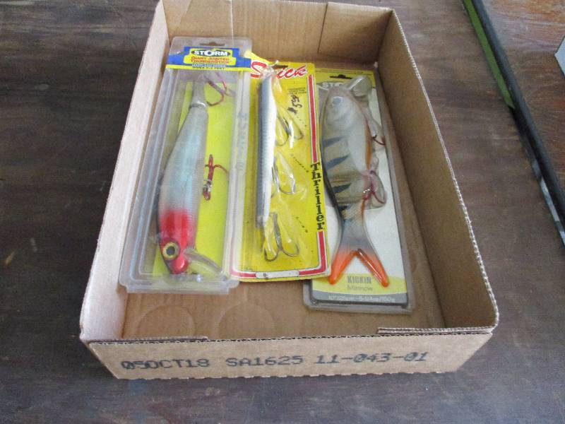 lot 37 image: 3 New Muskie Lures