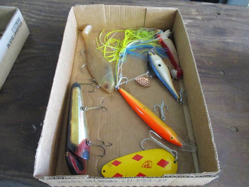 lot 38 image: Muskie Lures