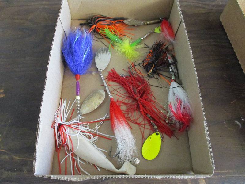 lot 39 image: Muskie Lures