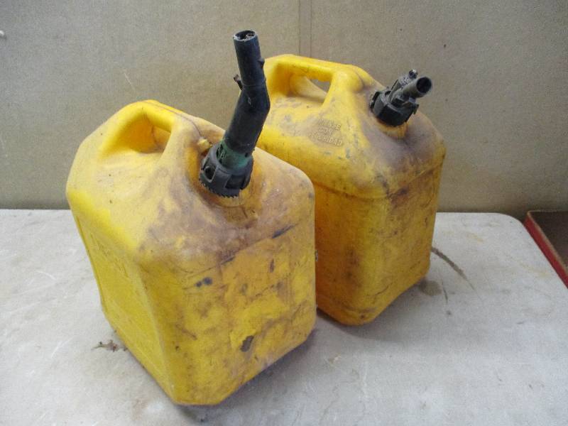 lot 61 image: Diesel Cans