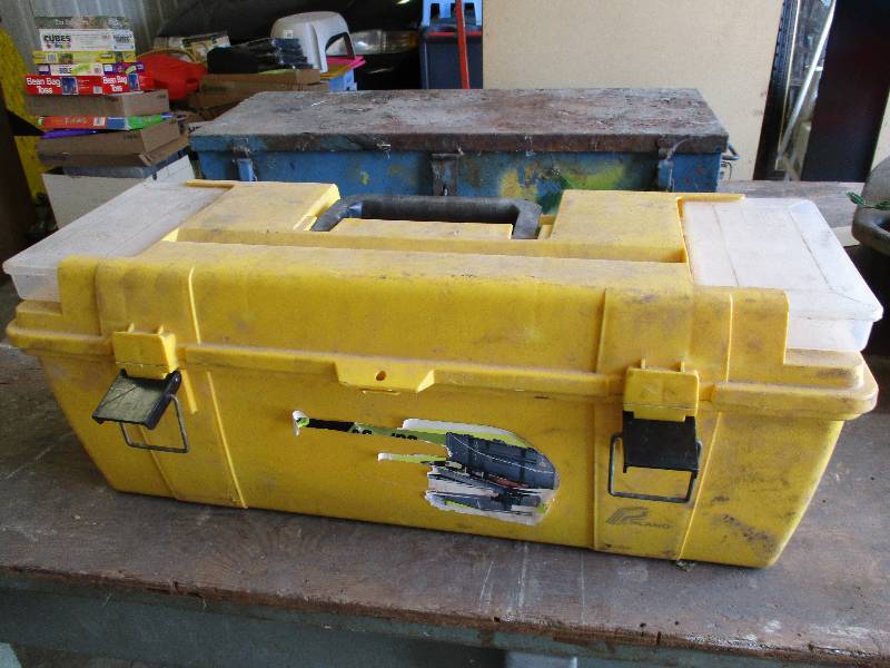 lot 64 image: Toolbox and tools