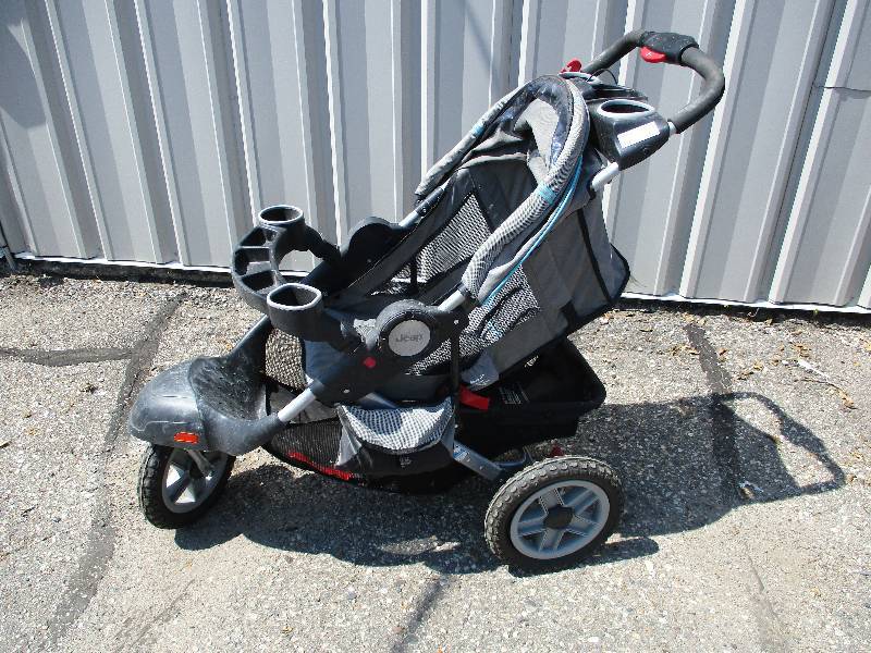 lot 77 image: Jogging Stroller