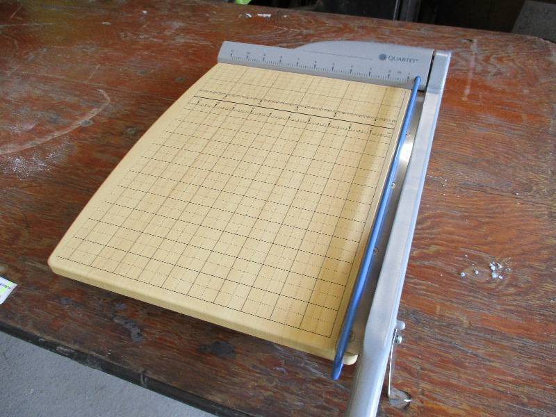 lot 78 image: Paper Cutter