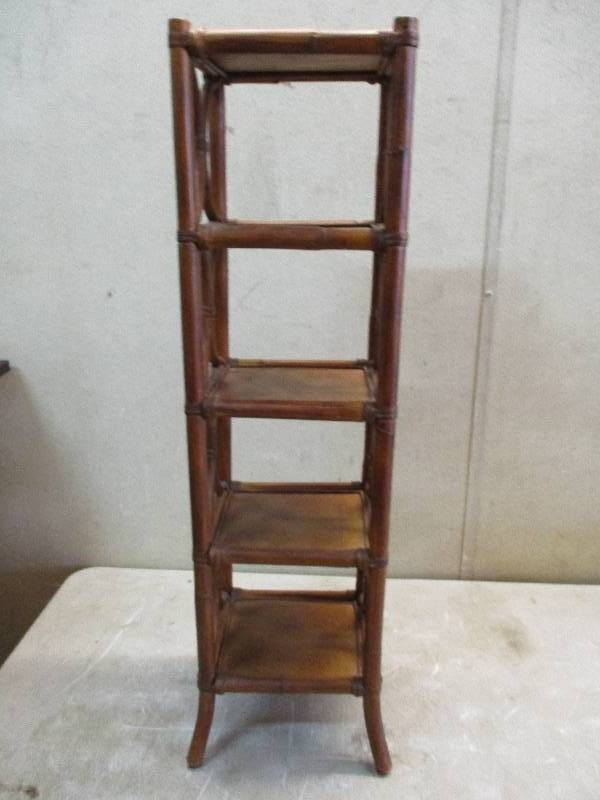 lot 84 image: Curio Shelf
