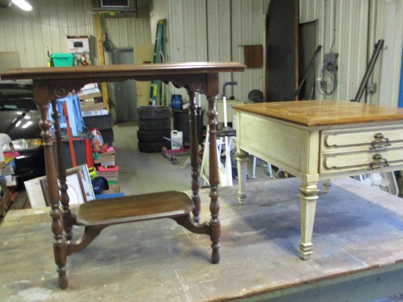 lot 103 image: 2 Tables