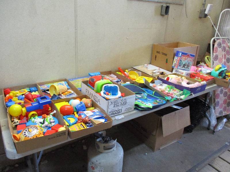 lot 123 image: Toys
