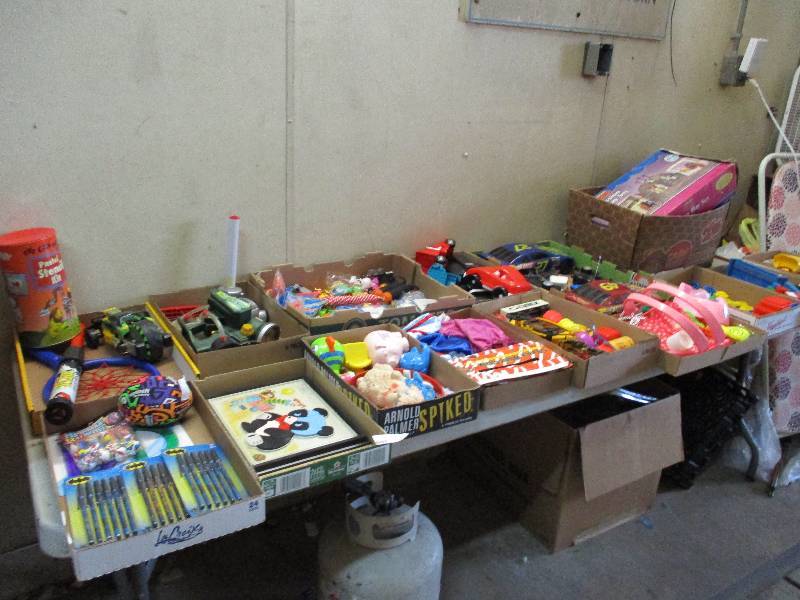 lot 125 image: Toys