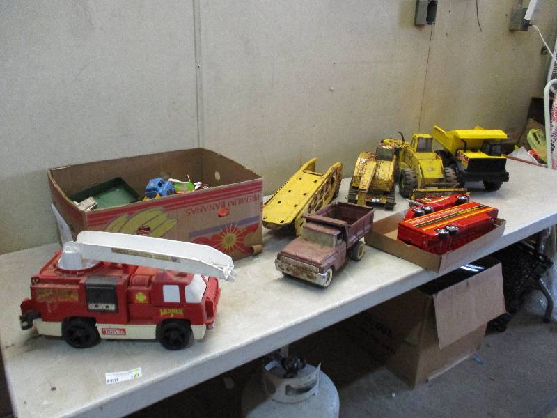 lot 127 image: Tonka Trucks