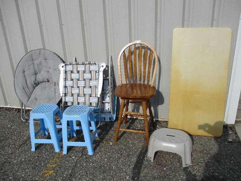 lot 139 image: Chairsstools