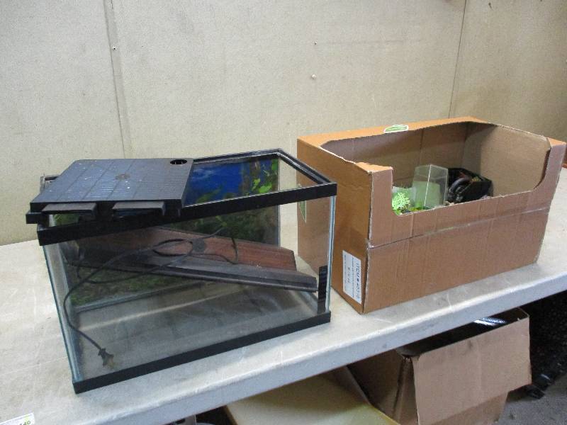 lot 140 image: Aquarium Lot
