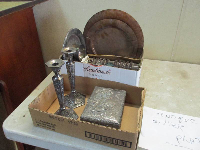 lot 146 image: Insulators and Silver Plated Collectibles