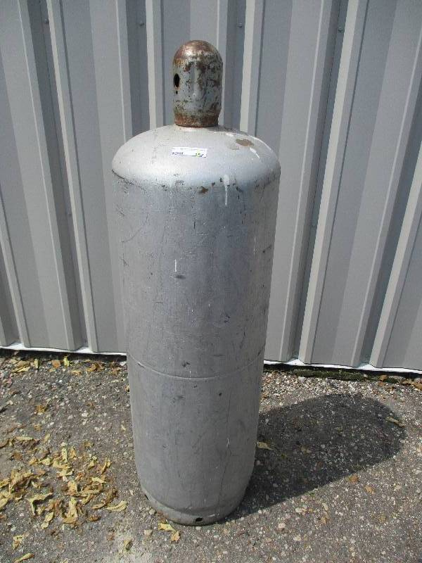lot 152 image: 100 gallon LP tank