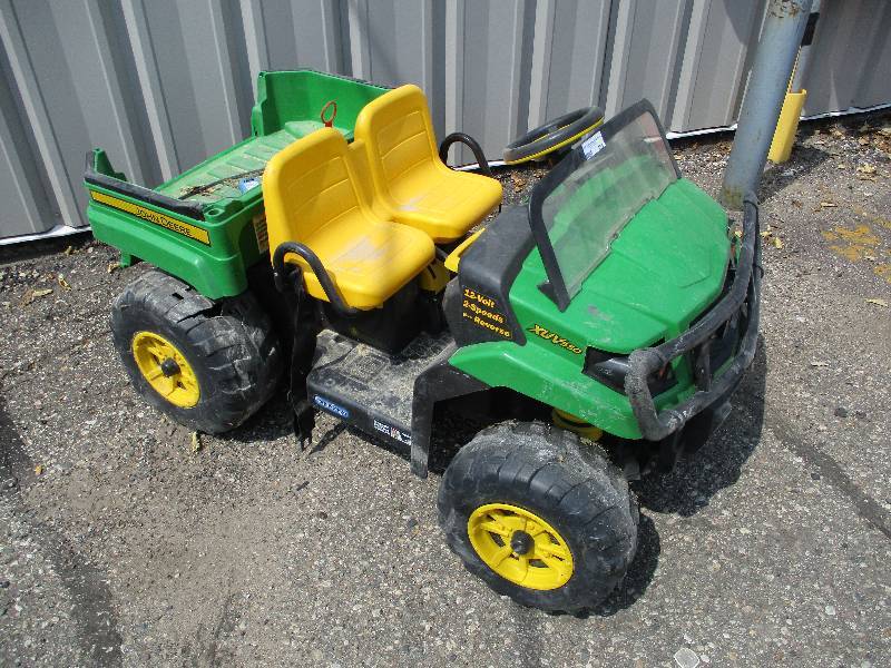 lot 153 image: Toy JD Gator