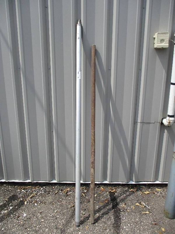 lot 159 image: Bull Float Handle and Steel bar