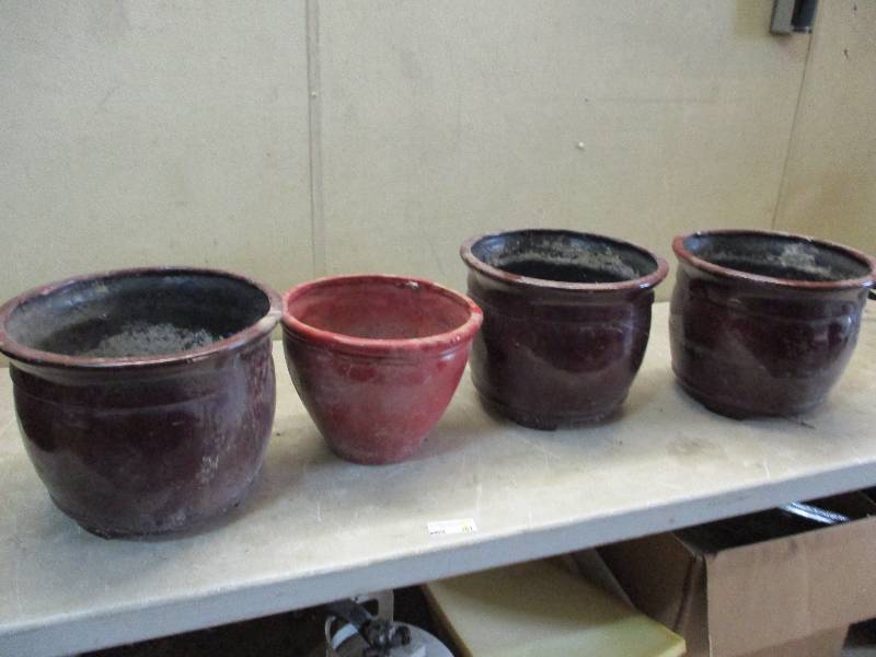 lot 161 image: Pots