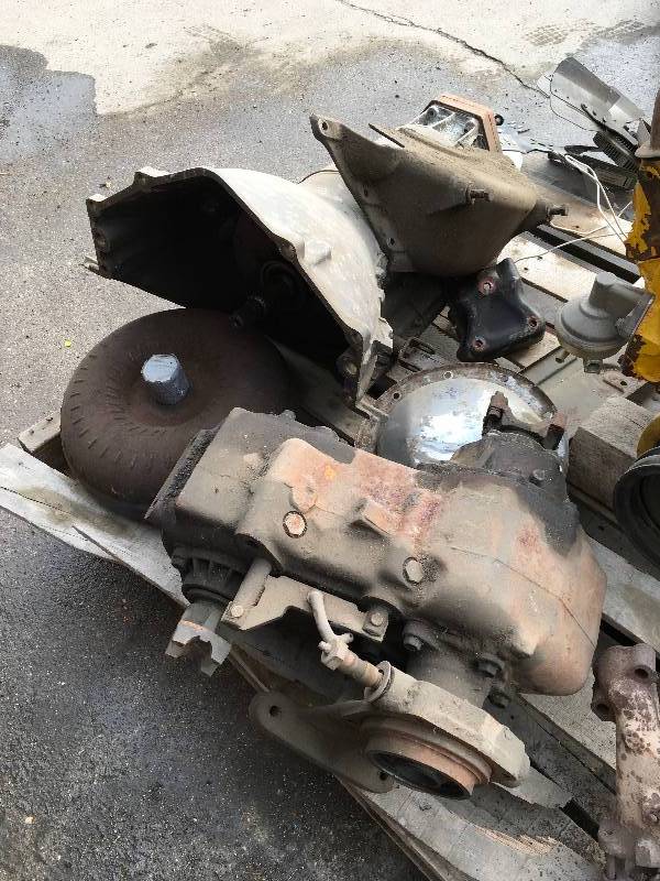lot 97 image: GM TH400 Transmission & Matching Transfer Case Heavy Duty