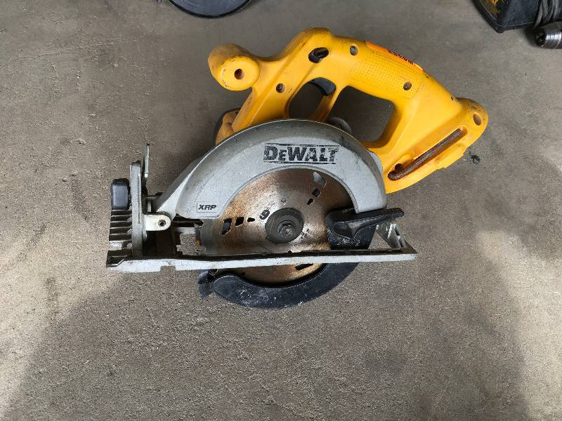 lot 110 image: DeWalt DC390 Cordless Circular Saw