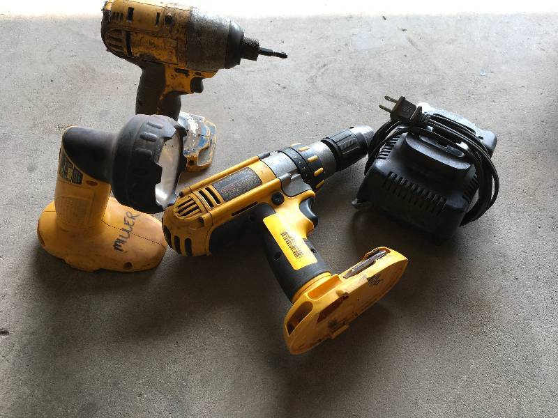 lot 119 image: DeWalt DC925 Cordless DrillDriverHammer Drill, DW908 Rechargeable Light, DW9116 7.2V-18V 1 Hour Charger, DC825 Cordless Impact Driver