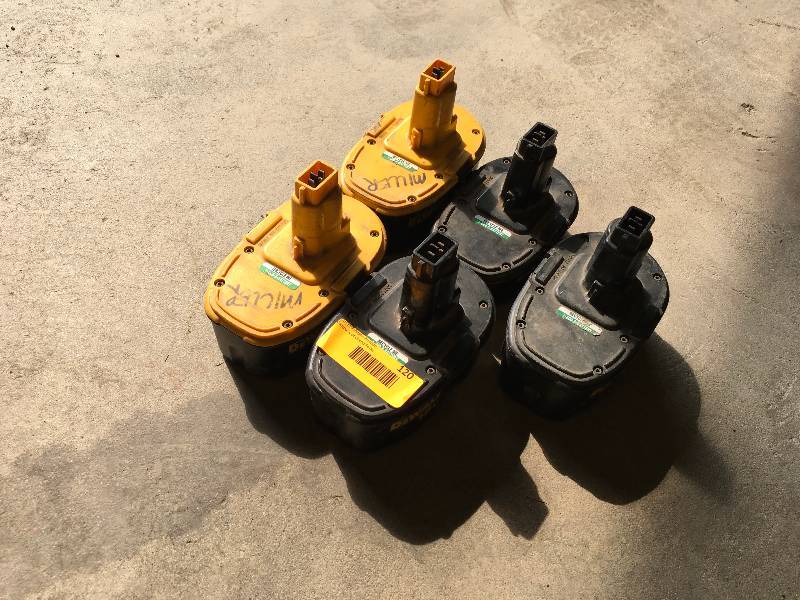 lot 120 image: DeWalt Four DW9096 18V Battery Packs