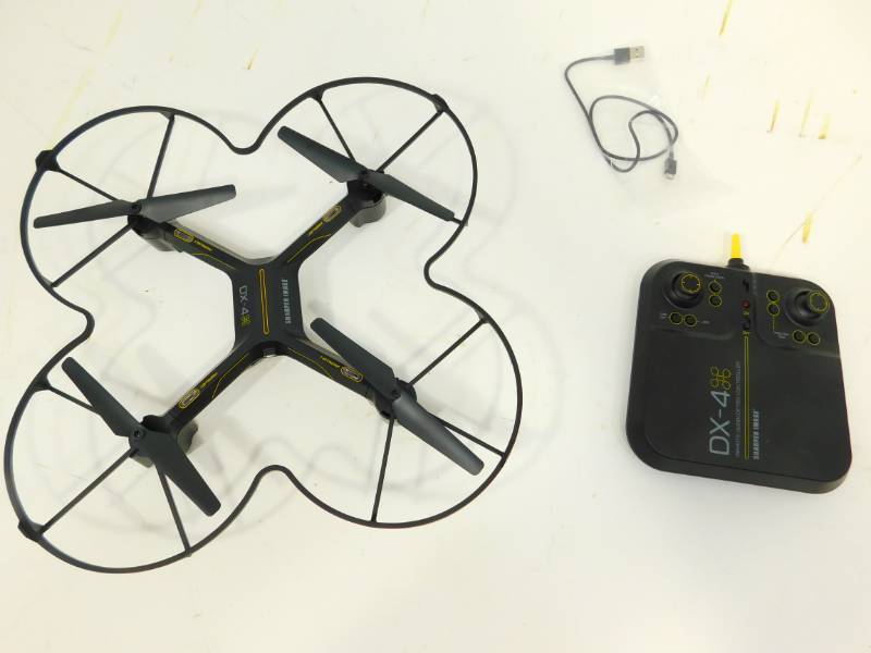 lot 2 image: SHARPER IMAGE FPV VR Quadcopter Drone DX 14.4 Inch Model