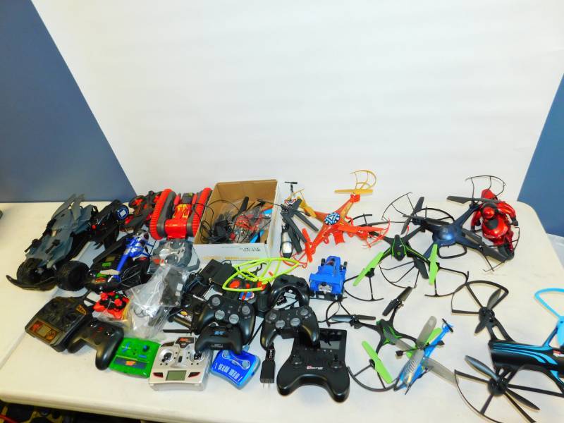 lot 21 image: Remote Control Items