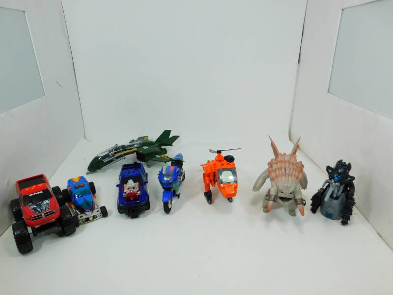 lot 22 image: Lot Of Toys