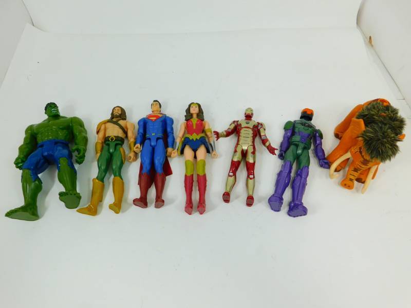 lot 28 image: Lot Of Action Figures