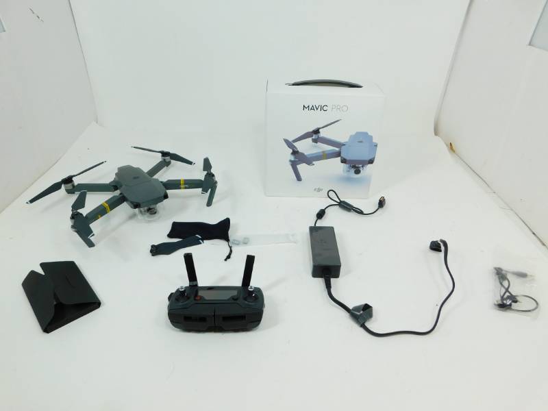 lot 1 image: DJI - Mavic Pro Quadcopter with Remote Controller - Gray