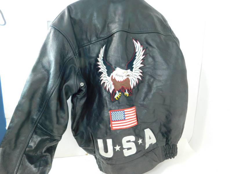 lot 34 image: Leather Jacket Size Large