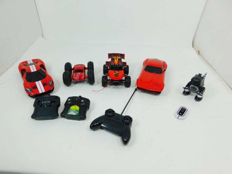lot 19 image: 5 Remote Control Items